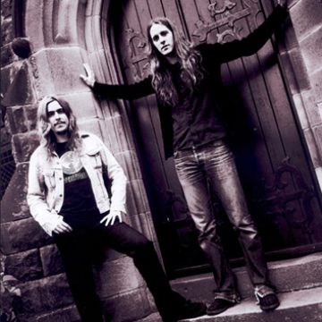 Промо-фото к Deliverance, 2002.